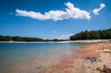 Lake jocassee shore