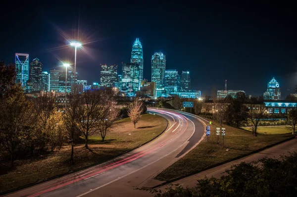 Charlotte şehir manzarası gece çekimi — Stok fotoğraf