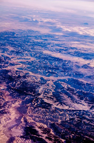 Panoramisch uitzicht van het landschap van de bergketen — Stockfoto