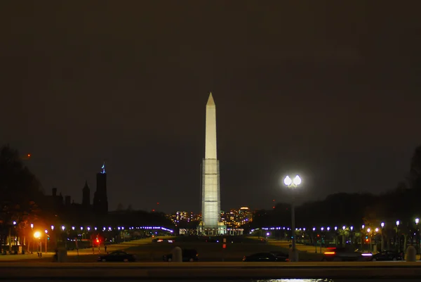 Centro comercial nacional iluminado à noite, Washington DC . — Fotografia de Stock