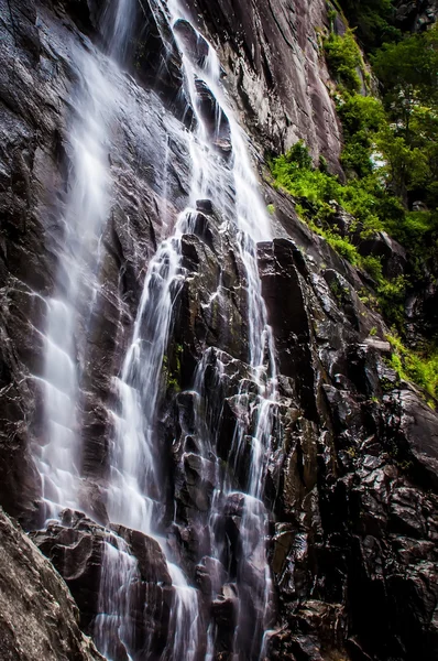 Hickory Nut Falls in Chimney Rock State Park, North Carolina. — Stock Photo, Image