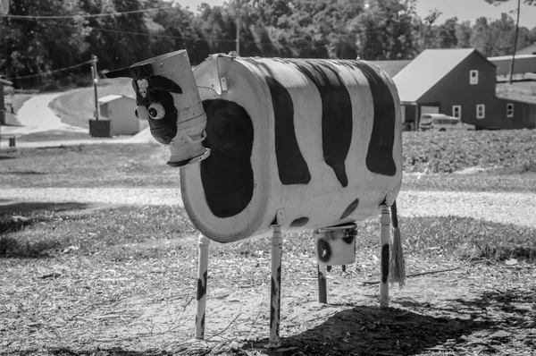 Metal cow on farm — Stock Photo, Image