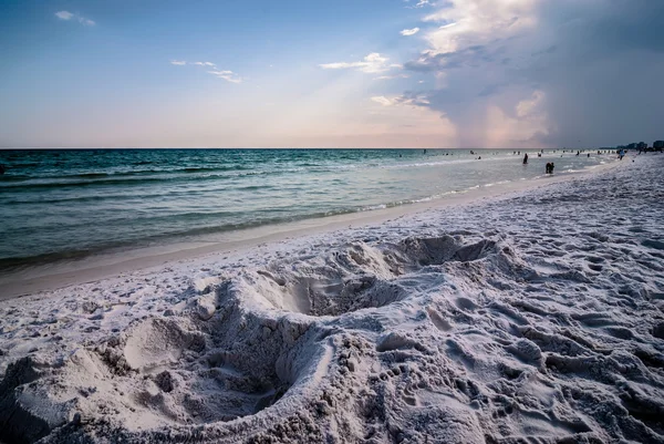 Песчаные сооружения на пляже — стоковое фото
