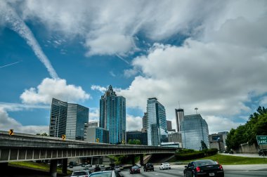 Atlanta şehir manzarası ve karayolu trafik