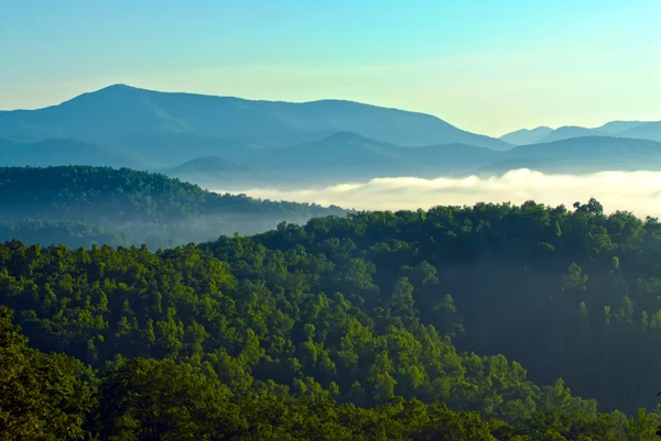 La mattina presto sul parkway blu della cresta — Foto Stock