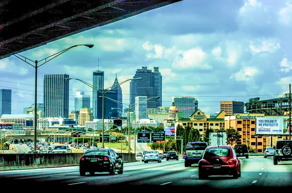 Atlanta city skyline and highway traffic — Stock Photo, Image