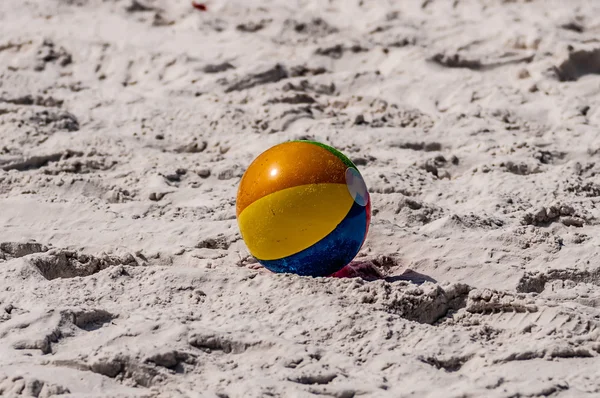 Beach and beach ball on the sand. — Stock Photo, Image