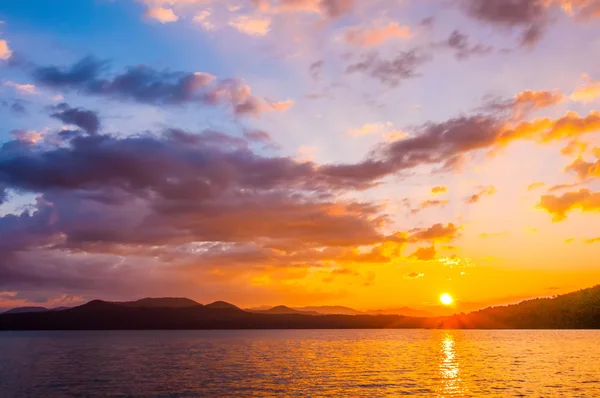 Sunrise over lake — Stock Photo, Image