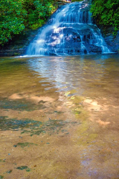 Vakkert vannfall nord i delstaten South Carolina – stockfoto