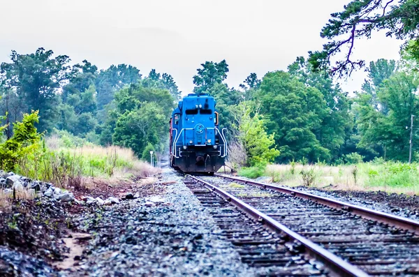 Treno merci blu — Foto Stock