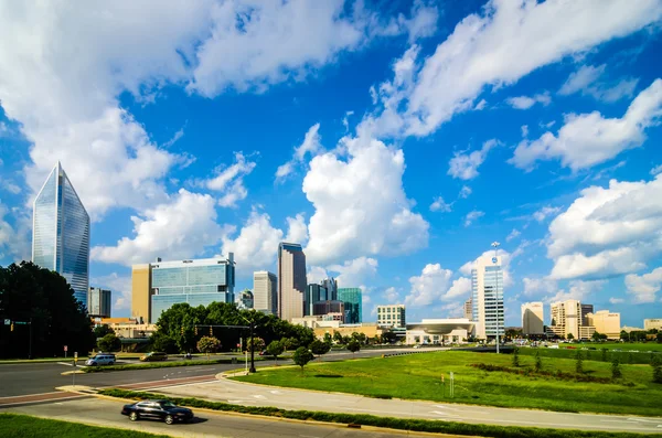 Skyline en de straten van Charlotte North Carolina — Stockfoto