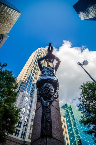 Skyline en de straten van Charlotte North Carolina — Stockfoto