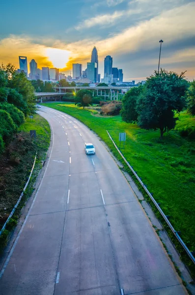 Highway traffic near a big city — Stock Photo, Image