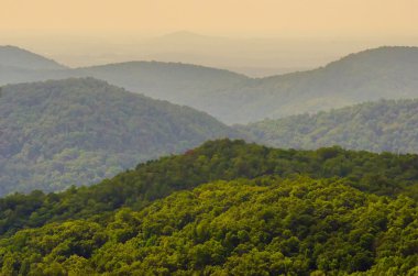 Jocasse Gölü 'nün etrafındaki manzara.