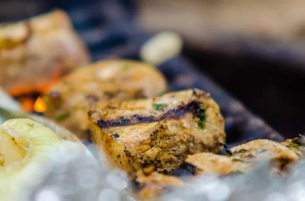 Carne de boi kababs na grelha closeup — Fotografia de Stock