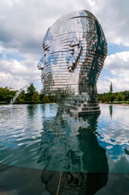metalmorphosis ayna Çeşmesi