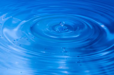 damla su fokurdayan mavi çok renkli