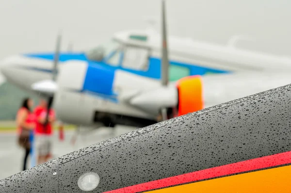 Abstrakte Ansicht der Flugshow während eines Regensturms — Stockfoto