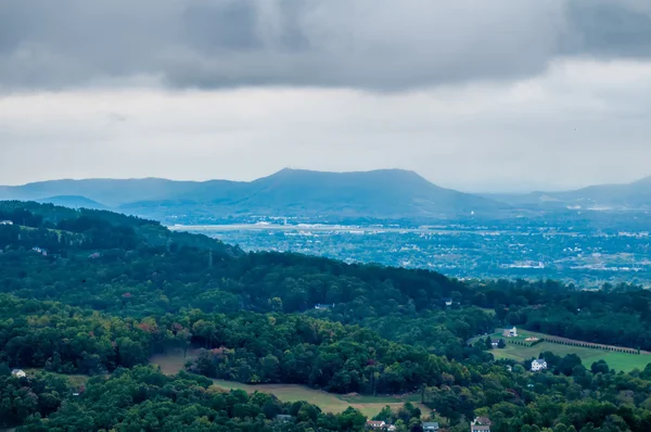 Горные пейзажи в штате Виргиния вокруг Роанок — стоковое фото