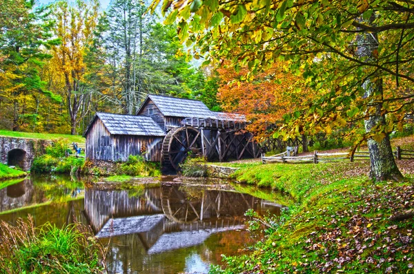 Jungfrauenmühle am Blauen Grat im Herbst — Stockfoto