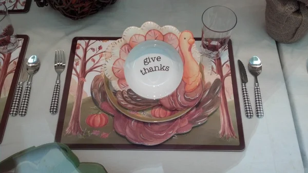 Give thanks thanksgiving dinner table setup — Stock Photo, Image