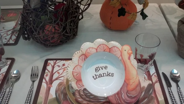 Donner Merci thanksgiving dinner table d'installation — Photo
