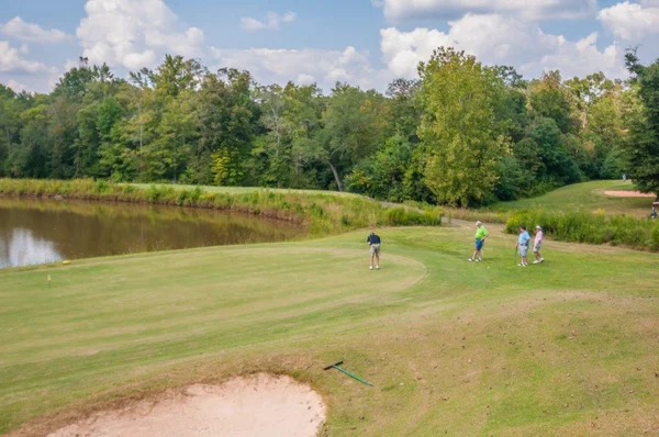 Na polu golfowym — Zdjęcie stockowe