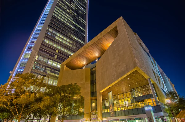 Edifícios e arquitetura em torno de museu de hortelã em charlotte norte — Fotografia de Stock