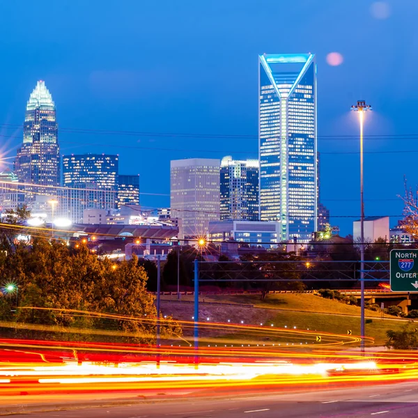Charlotte stadens silhuett på natten — Stockfoto