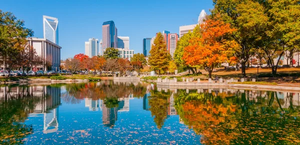 Charlotte stad skyline herfst seizoen — Stockfoto