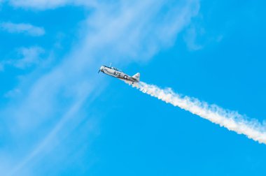 Hava gösterisi sırasında gökyüzünde hareket