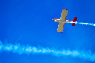 Hava gösterisi sırasında gökyüzünde hareket