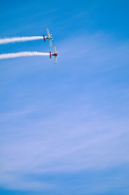 Hava gösterisi sırasında gökyüzünde hareket