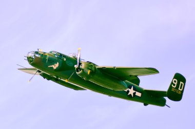 Hava gösterisi sırasında gökyüzünde hareket