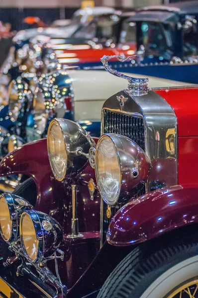 Cars on display at an autoshow — Stock Photo, Image
