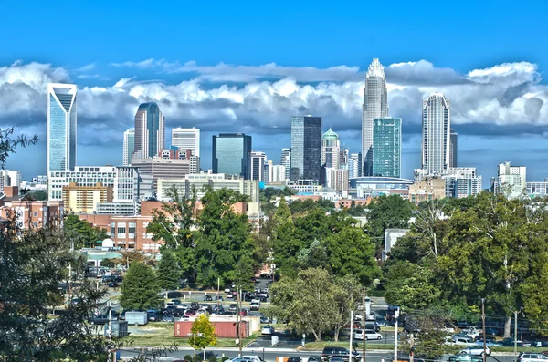 Skyline van een moderne stad - charlotte, north carolina, Verenigde Staten — Stockfoto