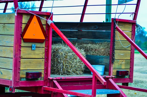 Hay rides trailer — Stock Photo, Image
