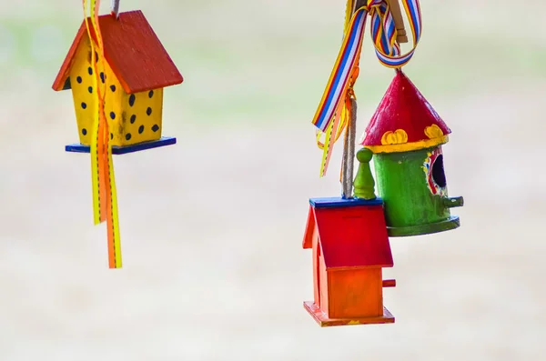 Kleine kleurrijke vogel huisjes — Stockfoto