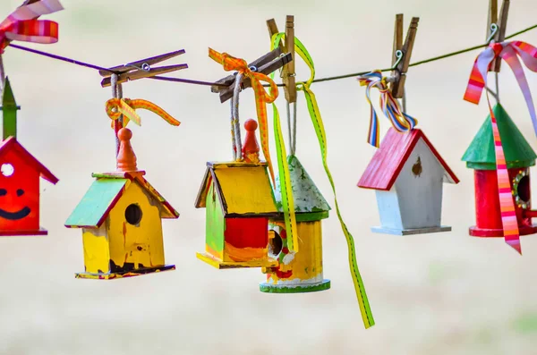 Malé barevné ptačí domky — Stock fotografie