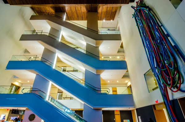 Escalators side view in modern building — Stock Photo, Image