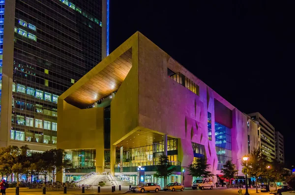 Edifícios e arquitetura em torno de museu de hortelã em charlotte norte — Fotografia de Stock