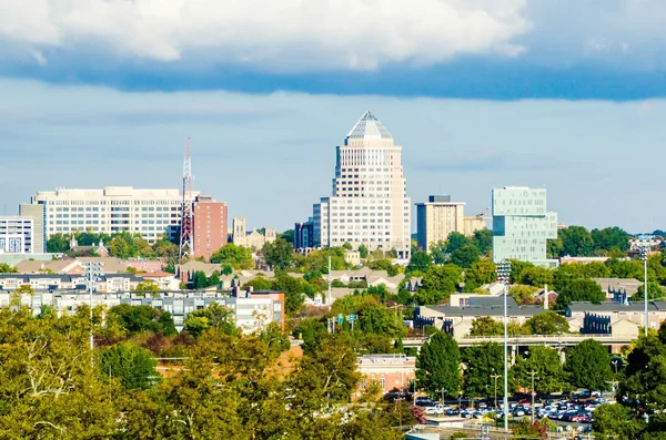 Skyline de una ciudad moderna - Charlotte, Carolina del Norte, EE.UU. —  Fotos de Stock