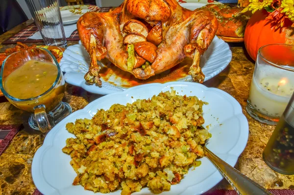 Mesa criada antes do jantar de ação de graças — Fotografia de Stock