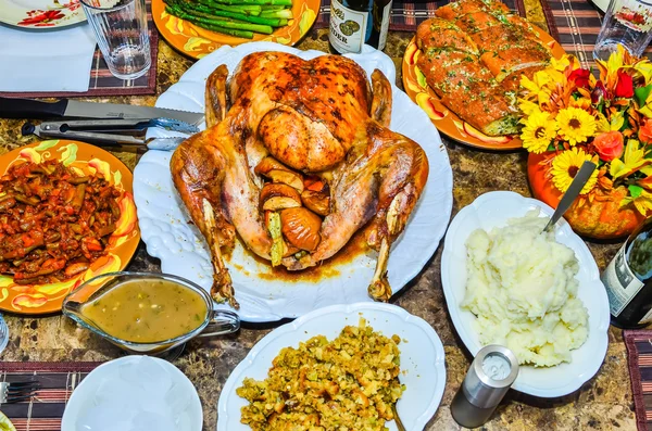Table mise en place avant le dîner de Thanksgiving — Photo