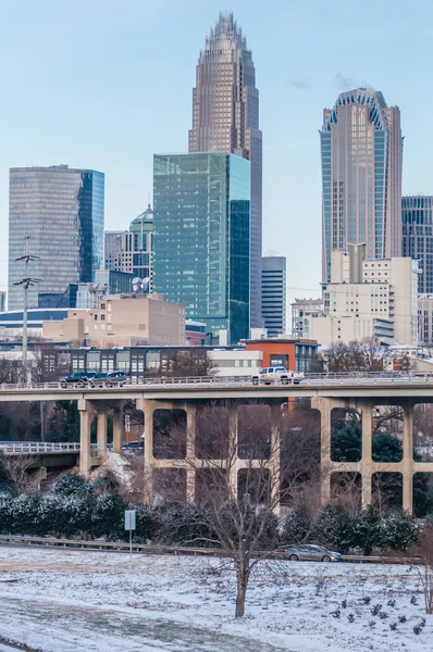 Charlotte nc skyline täckt av snö i januari 2014 — Stockfoto