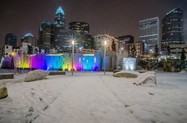 Kışın kar romare bearden park civarındaki Charlotte King şehir manzarası