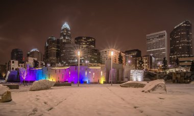 Kışın kar romare bearden park civarındaki Charlotte King şehir manzarası