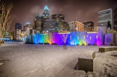 Kışın kar romare bearden park civarındaki Charlotte King şehir manzarası