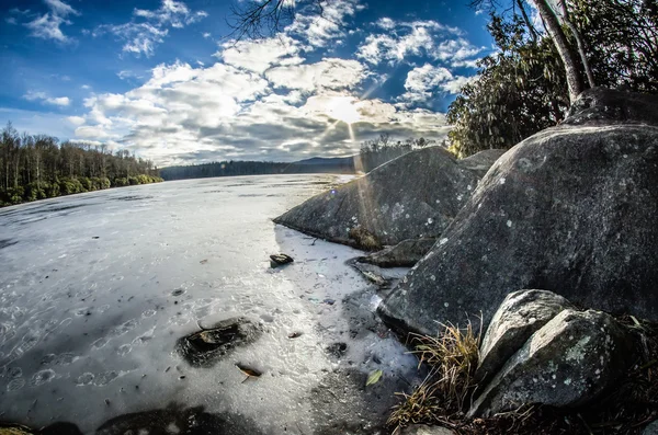 Precio lago congelado durante los meses de invierno en Carolina del Norte — Foto de Stock