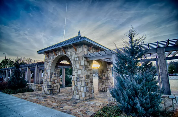 Cultured stone terrace trellis details near park in a city — Stock Photo, Image